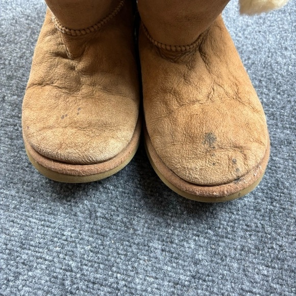 UGG Women’s Tan Bailey Ankle boot w/button Sheepskin size: 5 - Picture 6 of 11